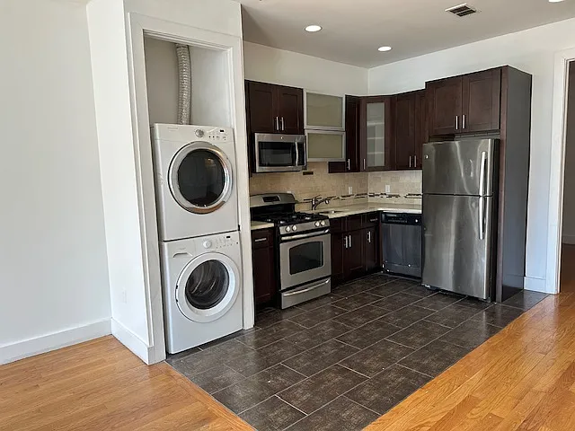 646 Montgomery St #3F — Photo 4