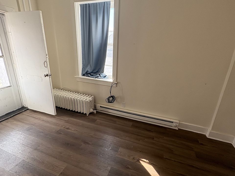 2nd image of 1600 Regina St APT 1