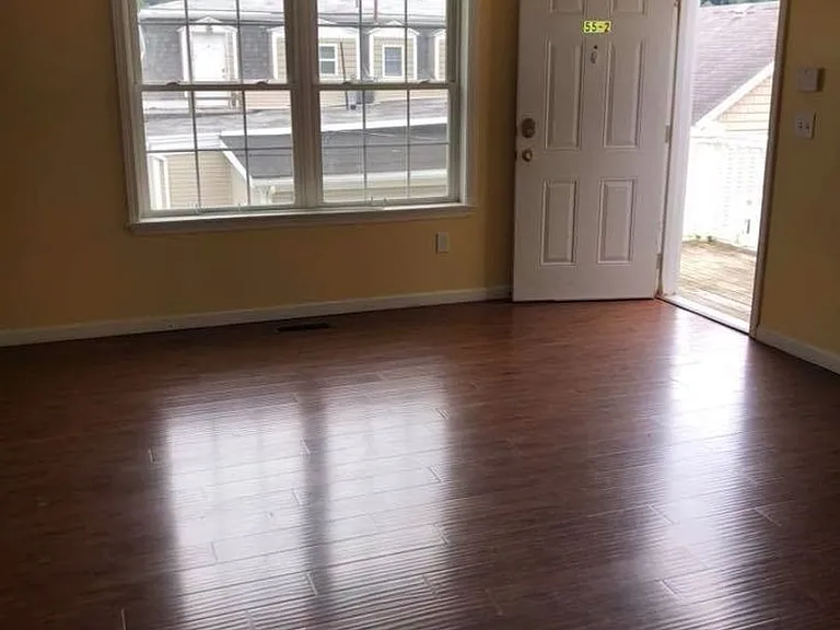 3 Bedroom 2 Bathroom Garden Apartment Blocks From Penn West — Photo 8