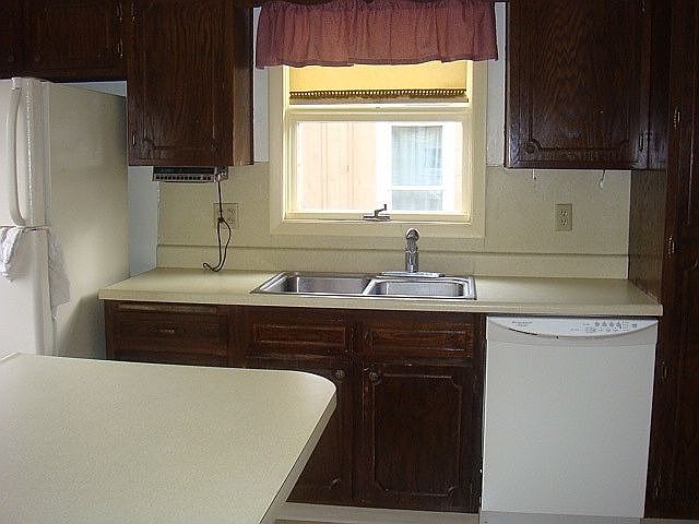 2nd image of 417 W C St