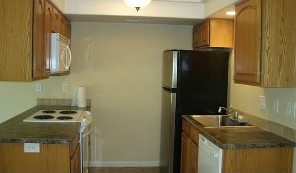 Kitchen w/b-i microwave