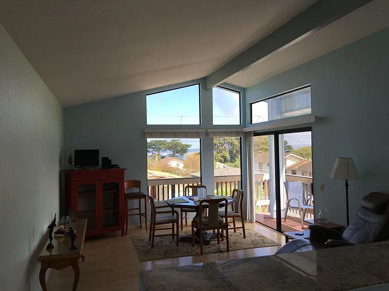 671 Lily St #UPPER LEVEL — Photo 3
