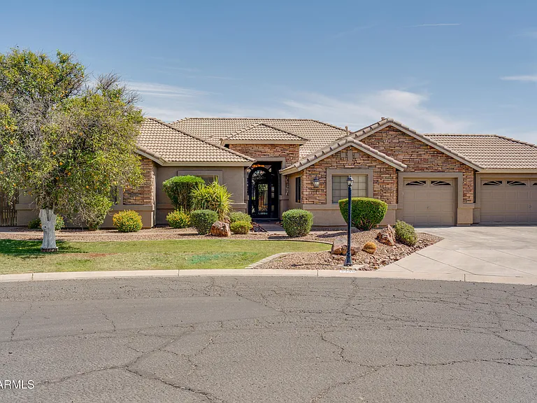 4335 E Fox Cir — Photo 6