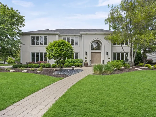211 Millcreek Ln, Naperville, IL 60540