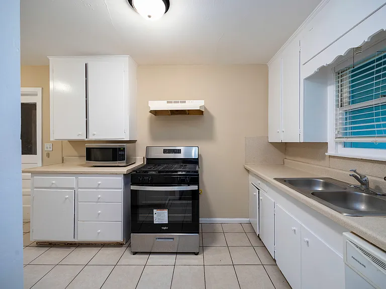 305 Harris Blvd — Photo 13
