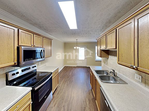 5th image of 702 General Barksdale Dr