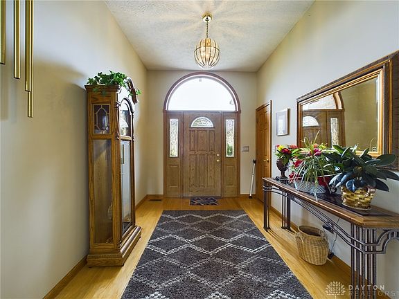 2nd image of 439 Circle Dr