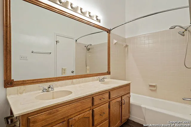 6406 Brook Cv — Photo 15