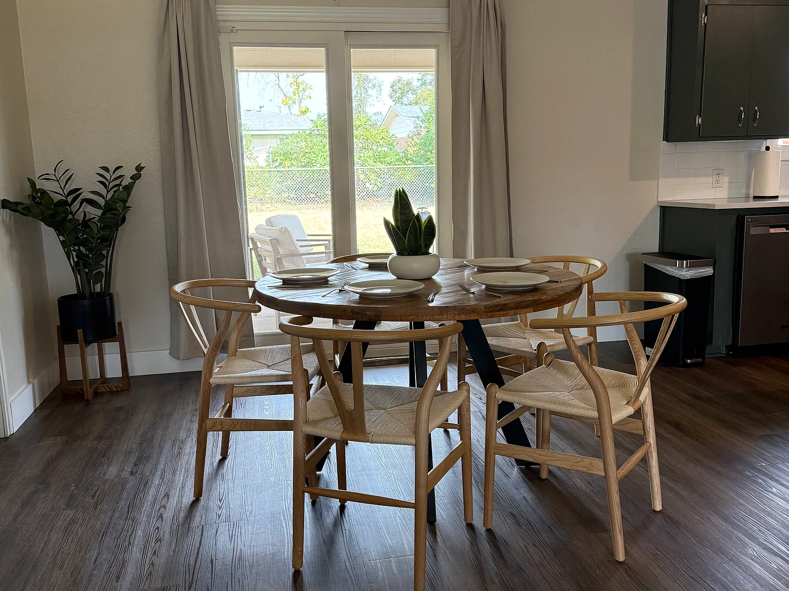 3 bed, $2,400 — Photo 4