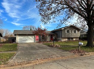 2206 Noel Dr, Champaign, IL 61821