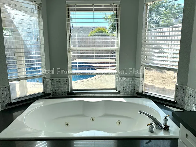 6509 N Vista Ave — Photo 15