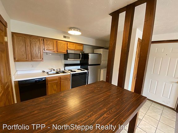 4th image of 1677 Summit St #1677-2A