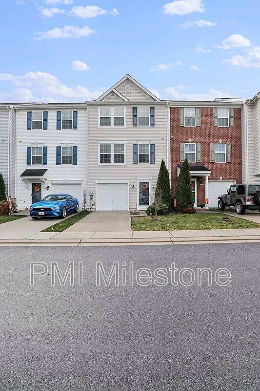 3 bed, 4.0 bath, 2409 sqft, $1,780 — Photo 3