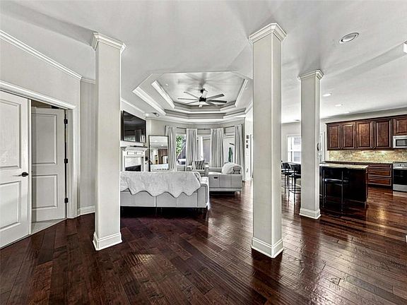 4th image of 216 Prestwick Way