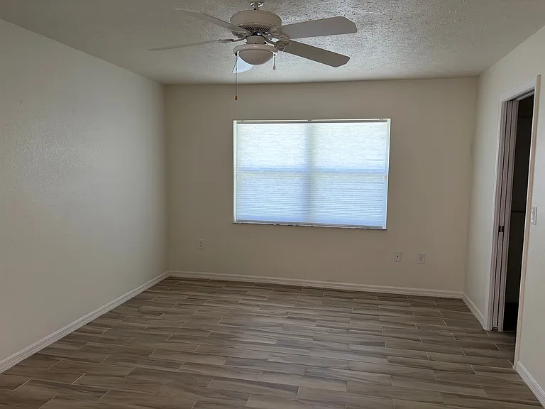 4342 Las Palmas Ave — Photo 8