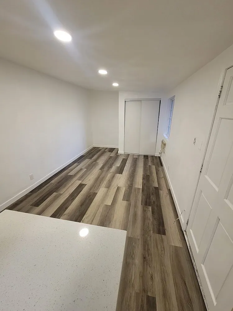 Studio, 950 sqft, $1,650 — Photo 3