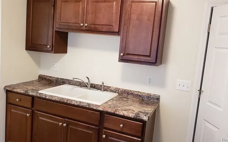 518 E Troy St #1 — Photo 8