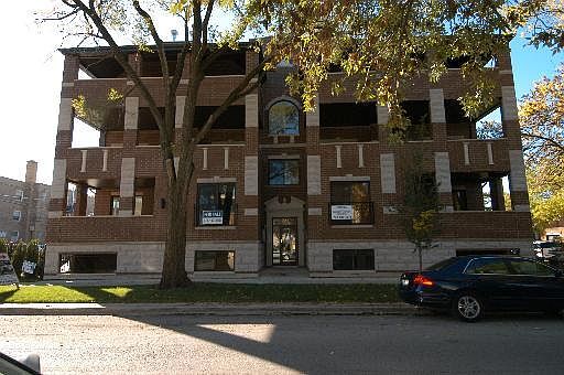 1st image of 2921 W Glenlake St #2E