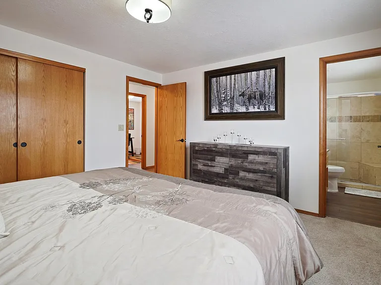 2351 NE Shadow Brook Pl — Photo 16