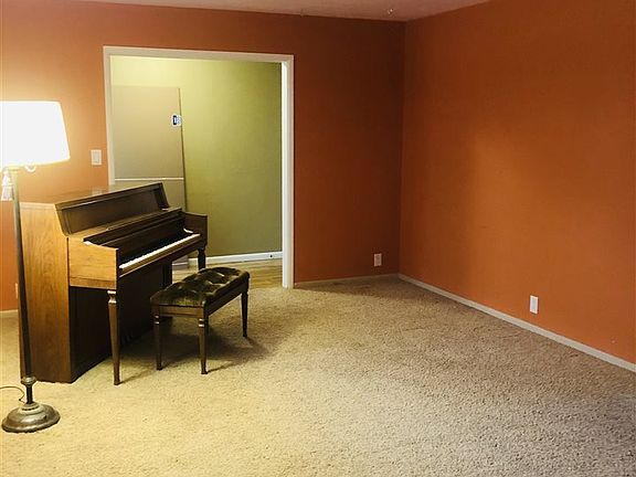 3rd image of 3815 Sylvian Ave