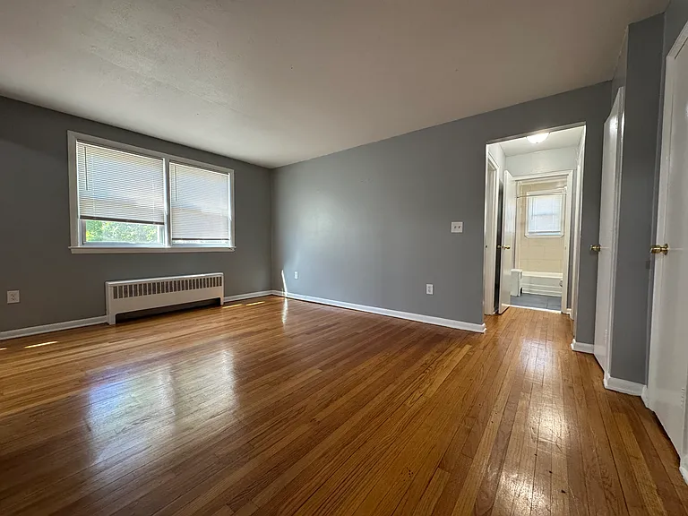 7 Norfolk St #B4 — Photo 5