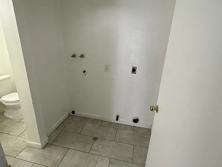 1619 Manzana Way — Photo 10
