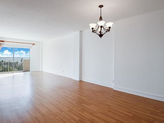 2nd image of 1457 N Treasure Dr
