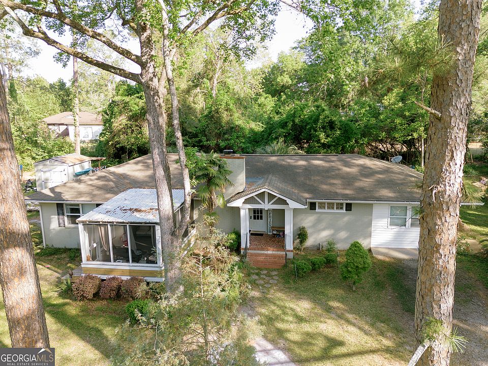 1st image of 221 N Lake Dr
