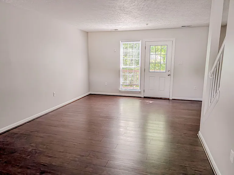 45503 Knockeyon Ln — Photo 5