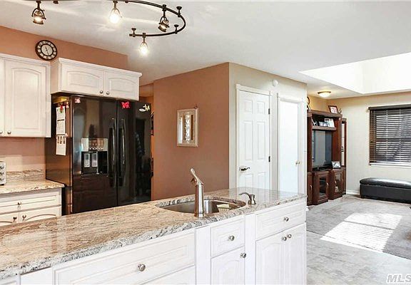 5th image of 11 Little Plains Ct