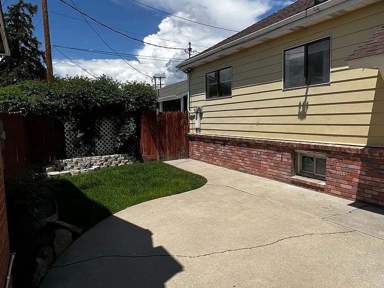 634 Burns St — Photo 18