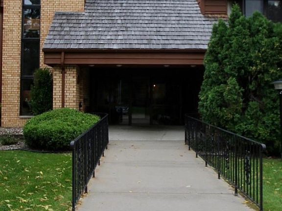 2nd image of 1011 41st Ave NE APT 301