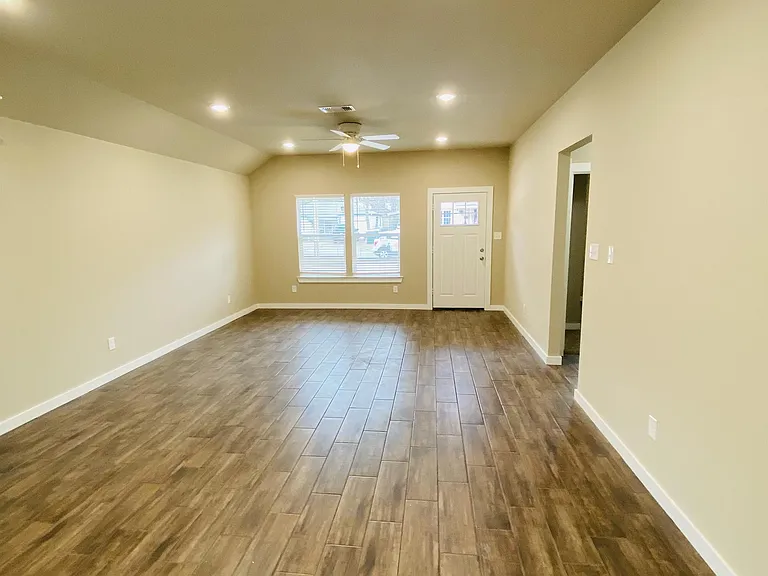 307 N Colbert Ave — Photo 6