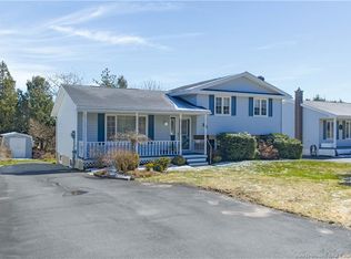 28 Macnaughton Dr, Saint John, NB E2J 4K6