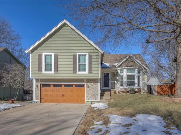 1150 E 126th St, Olathe, KS 66061