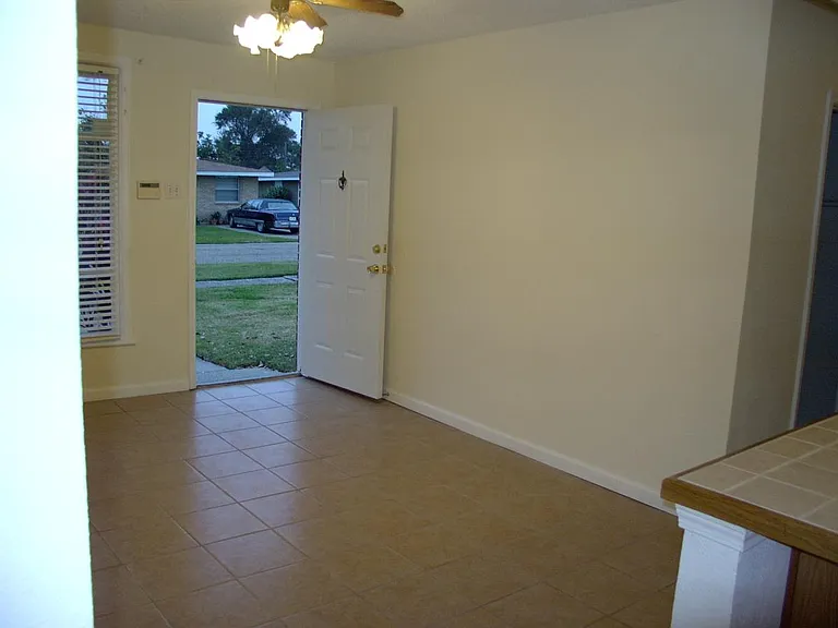 716 N Pierce Ave — Photo 1
