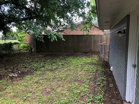 5th image of 402 Shady Ln