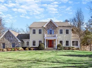 49 Macarthur Ln, Stamford, CT 06902