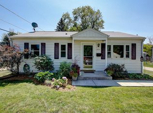 2413 E Van Norman Ave, Saint Francis, WI 53235