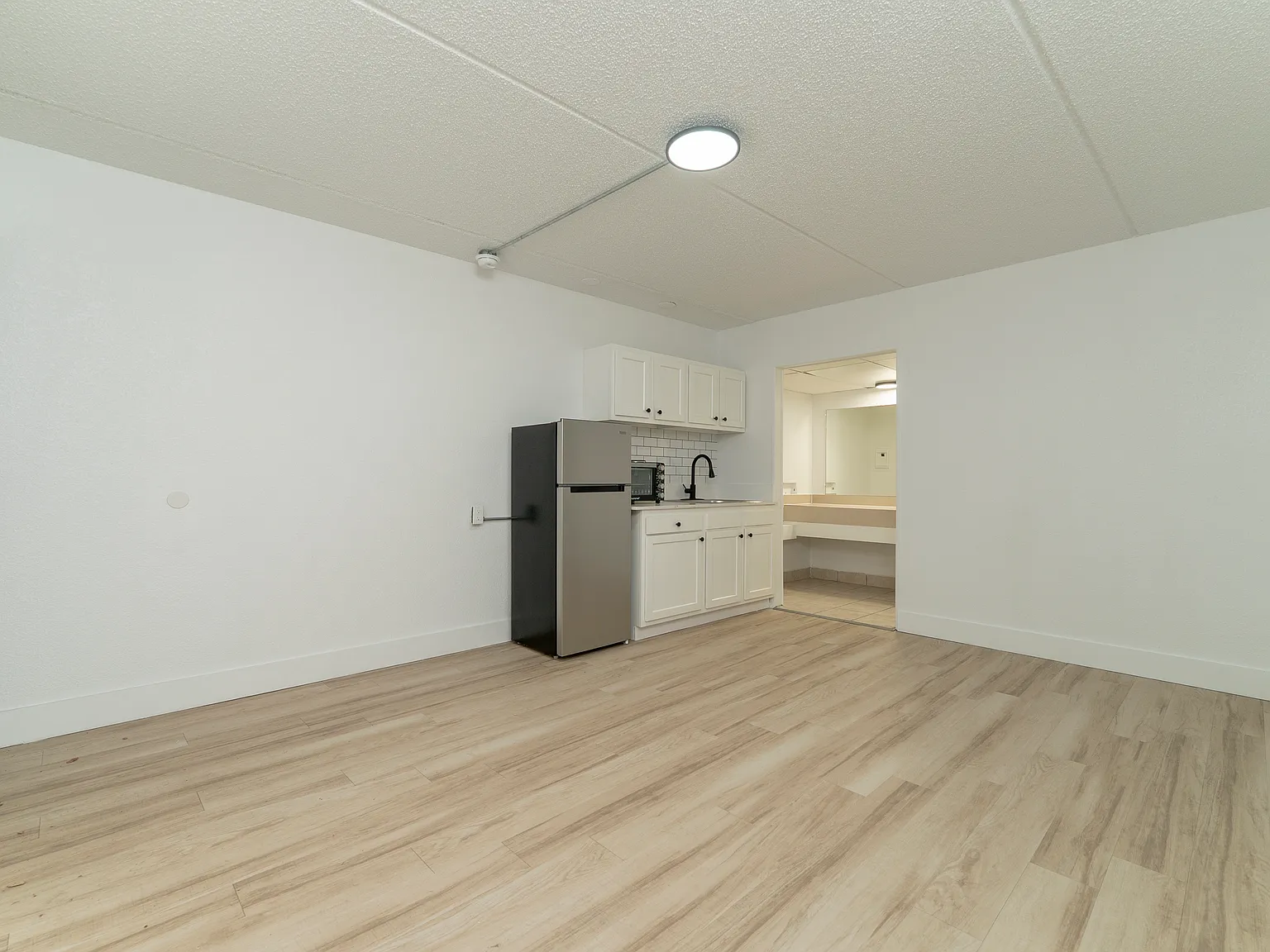 Studio, 300 sqft, $620 — Photo 4