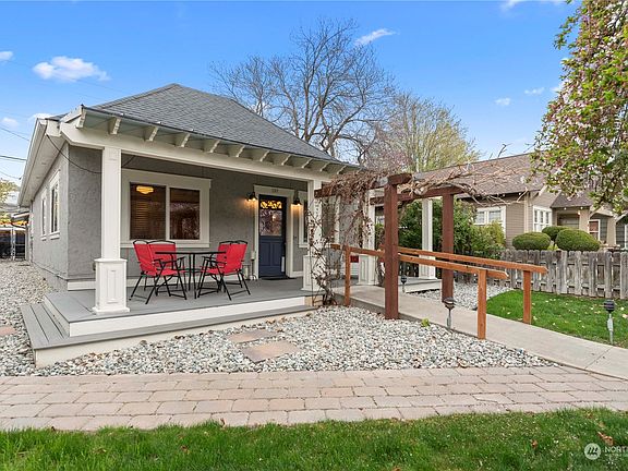 5th image of 307 E Wapato Avenue