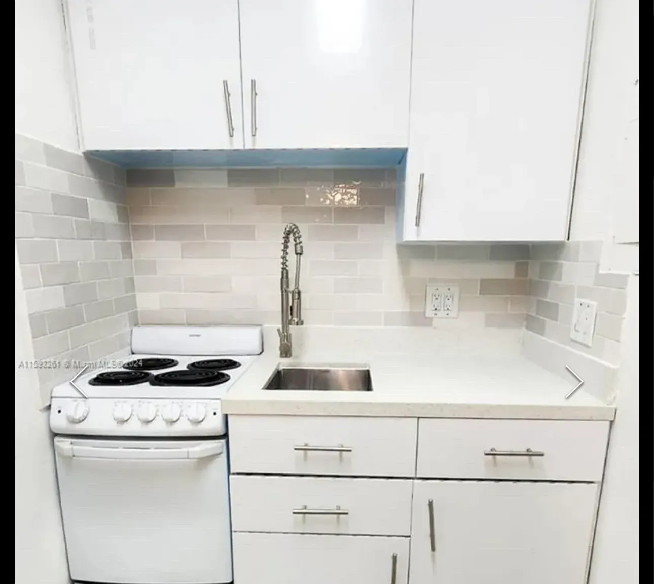 51 Edgewater Dr — Photo 3