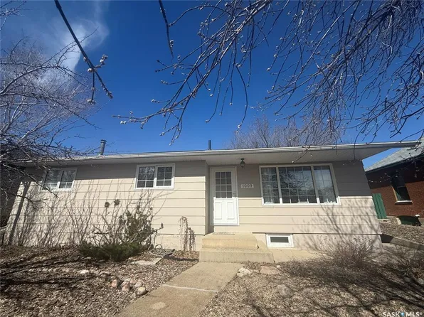 1009 First STREET, Estevan, SK S4A 0G7