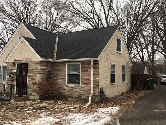 2nd image of 328 Bernard St W