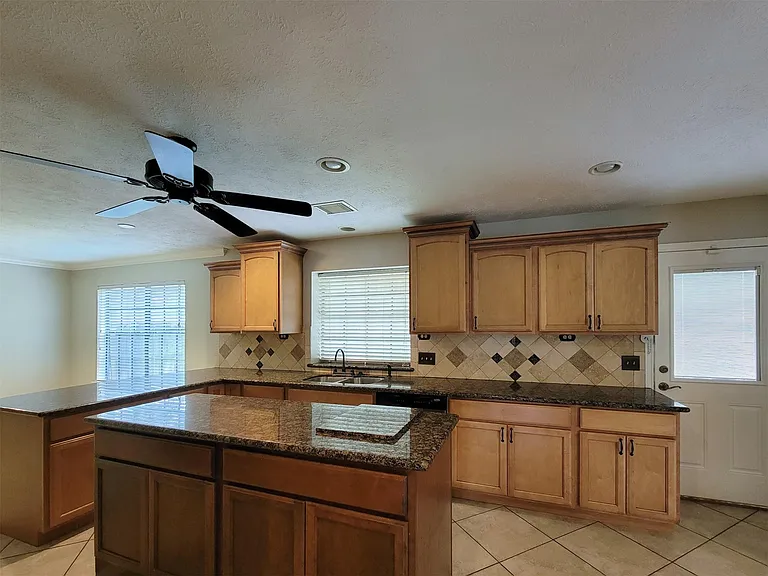 17207 Meadow Heights Dr — Photo 7