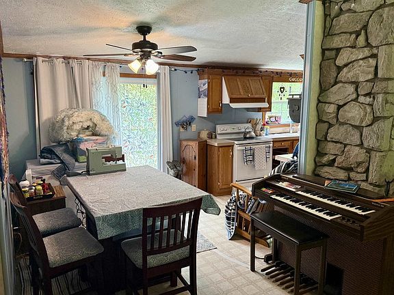 2nd image of 18571 Hilltop Road