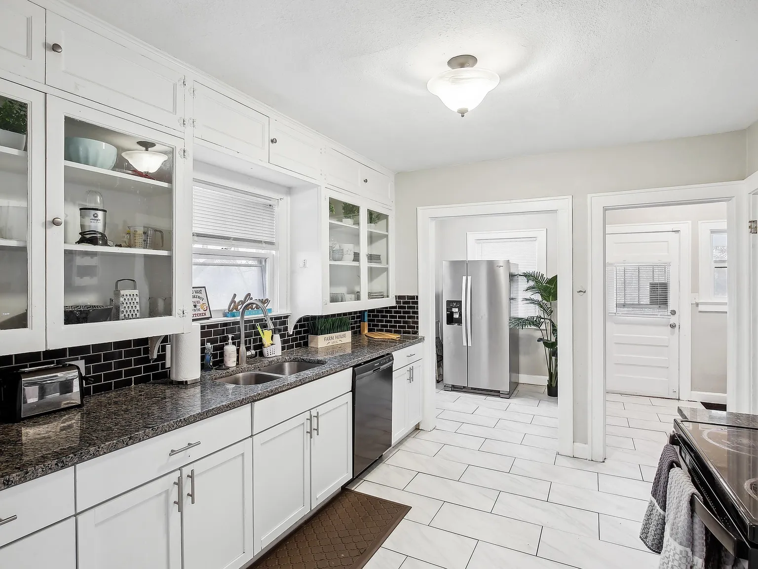 4 bed, 2.0 bath, 1500 sqft, $1,070 — Photo 4