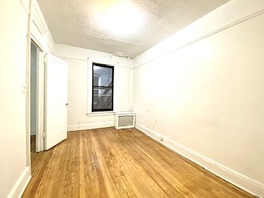 4th image of 31-17 34th St #2B