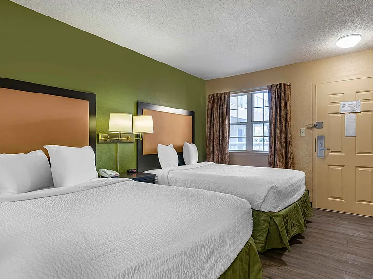 Studio Suite - 2 Full Beds