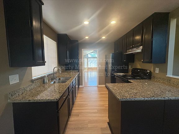 3rd image of 795 Long Barn Dr